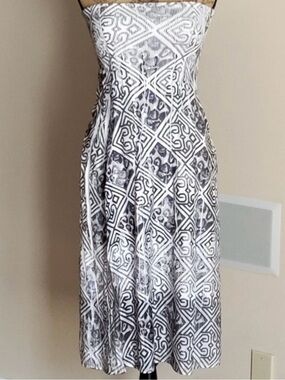 Lapis Strapless Black & White Patterned Midi Dress adorabe fun in the sun dress